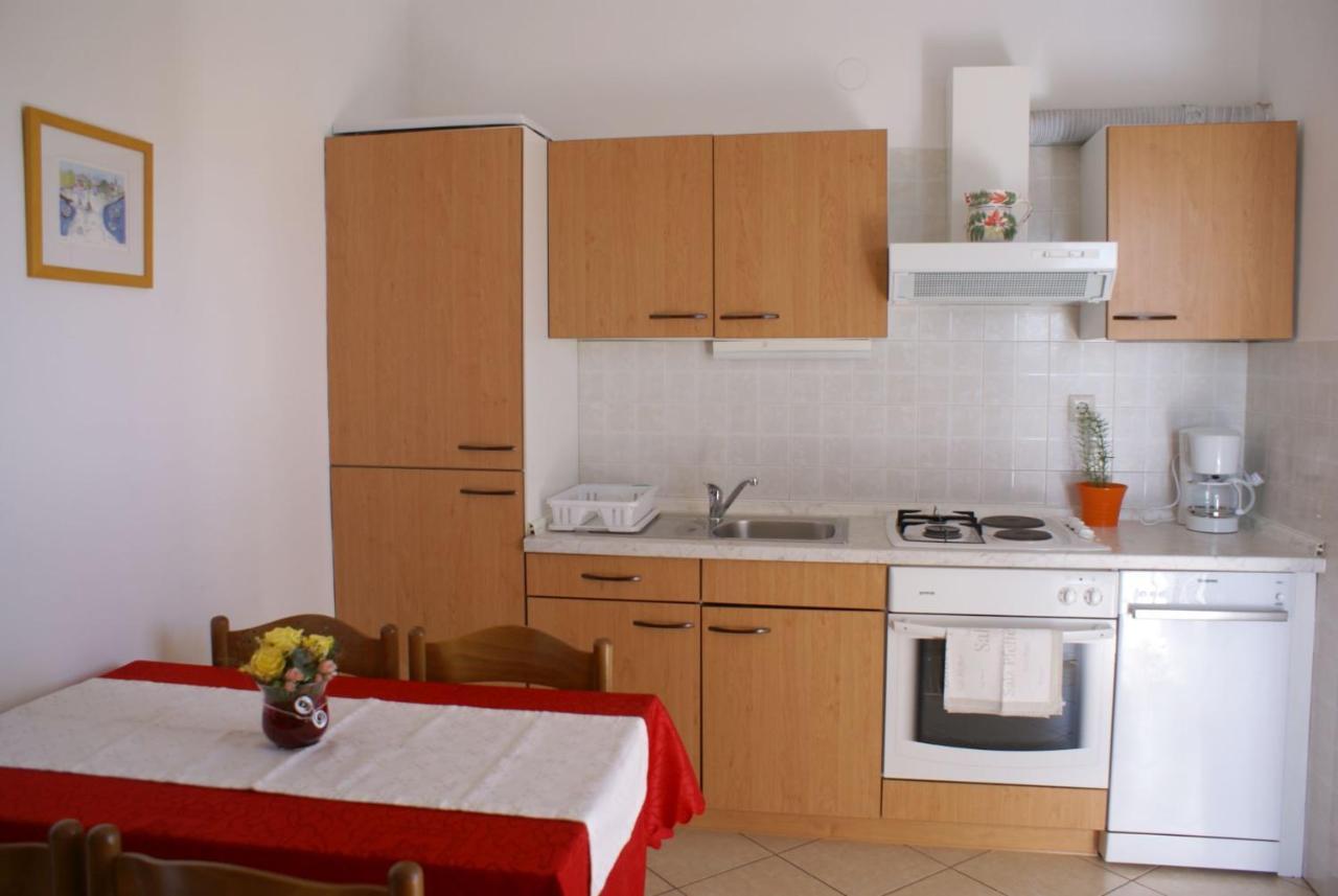 Apartment Nevenka Krk Town Exteriör bild